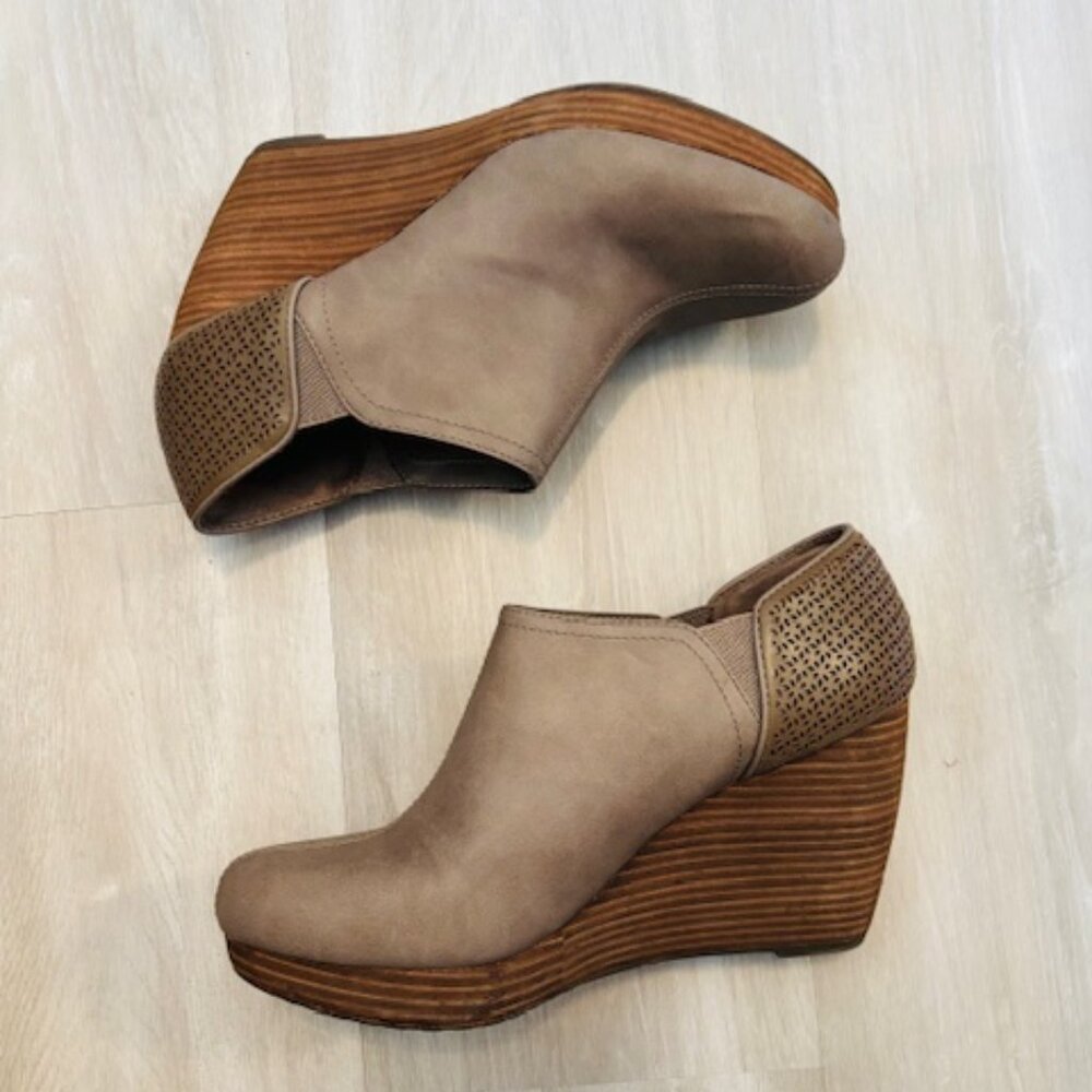 Dr. Scholls Taupe Harlow Wedge Booties size 11 - Picture 4 of 7